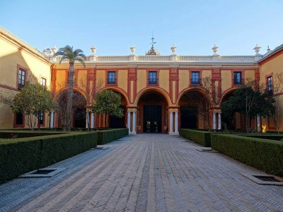 real alcazar sevilla patio